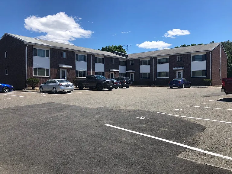 Fairfield Apartments — Photo 21