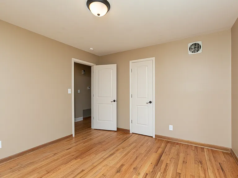 3049 S Parkview Ave — Photo 14