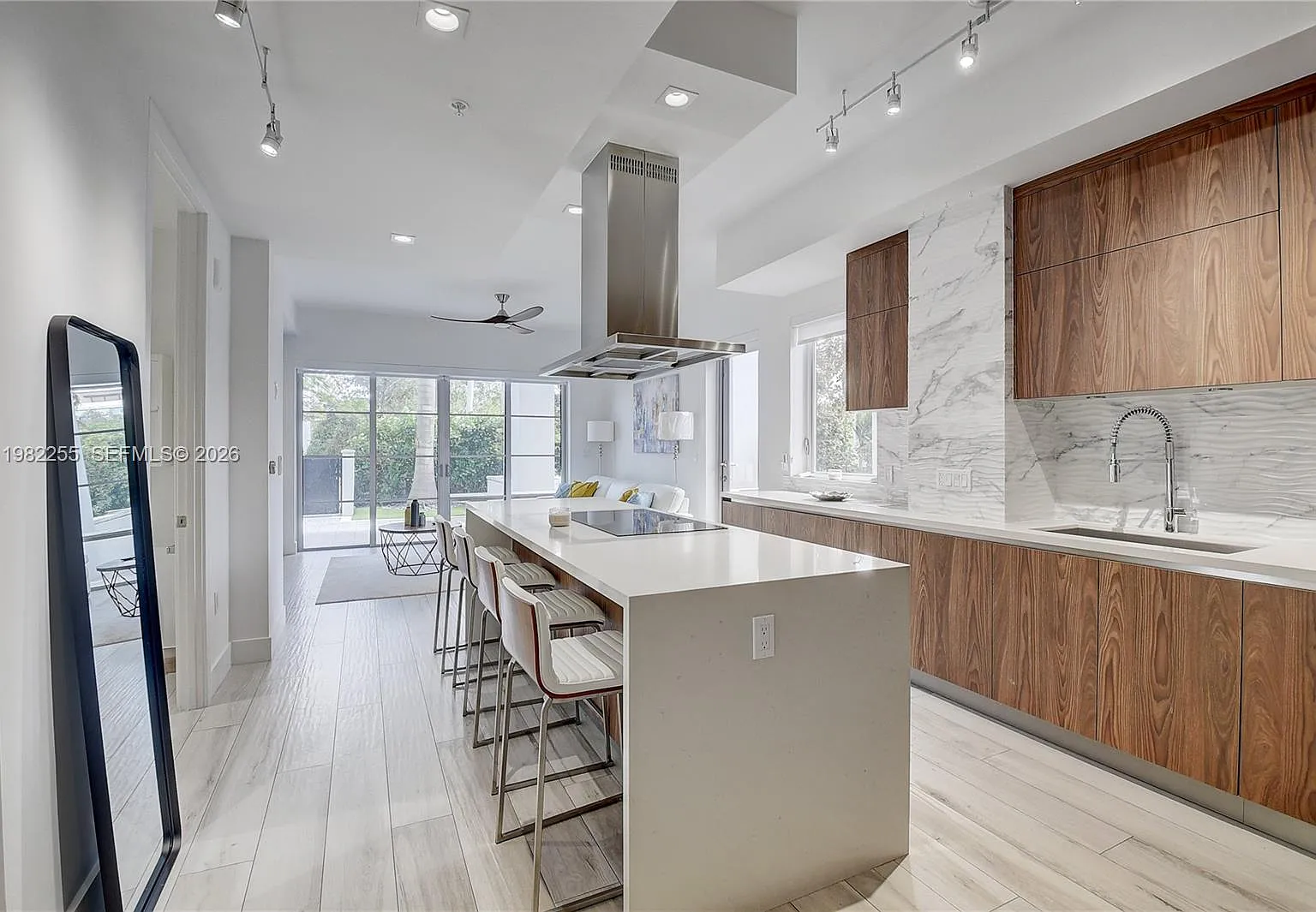 Tower 155 Condo — Photo 1