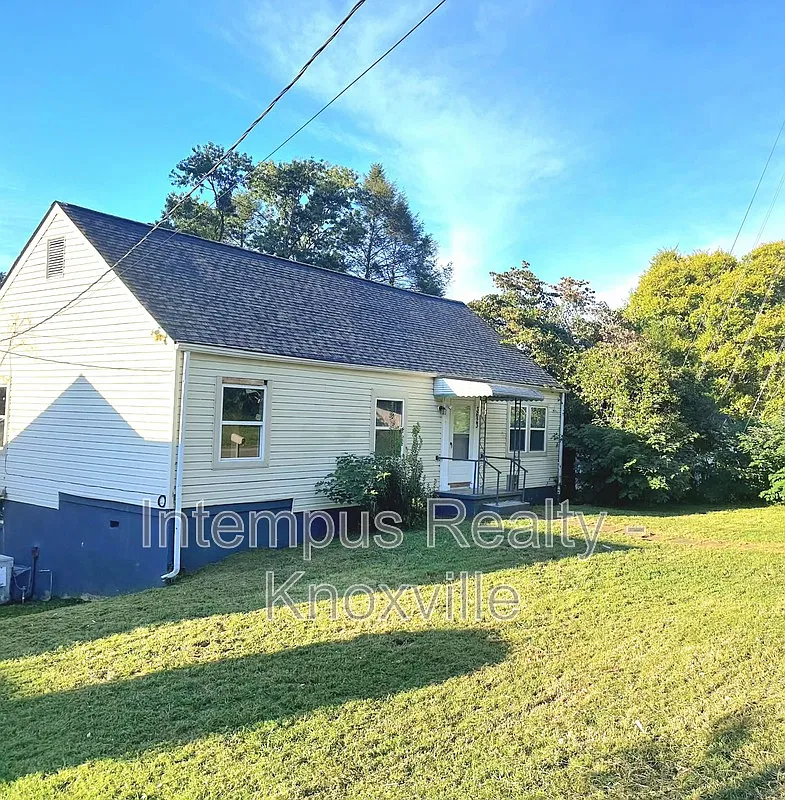 2 bed, 1.0 bath, $1,200 — Photo 1