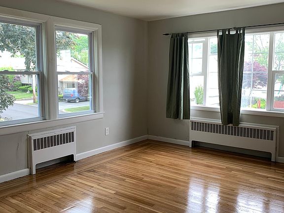 3rd image of 62 Rose St Floor 2