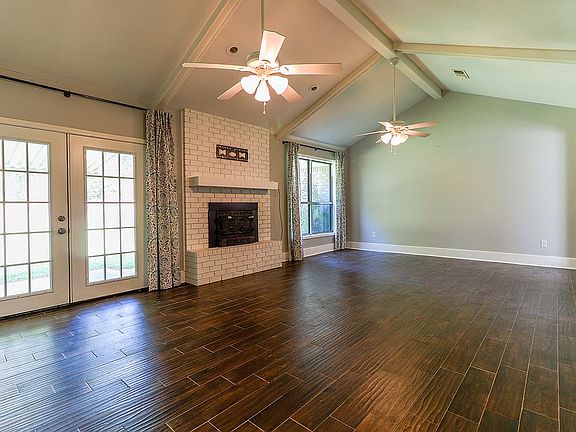 4th image of 14 Yester Oaks Dr