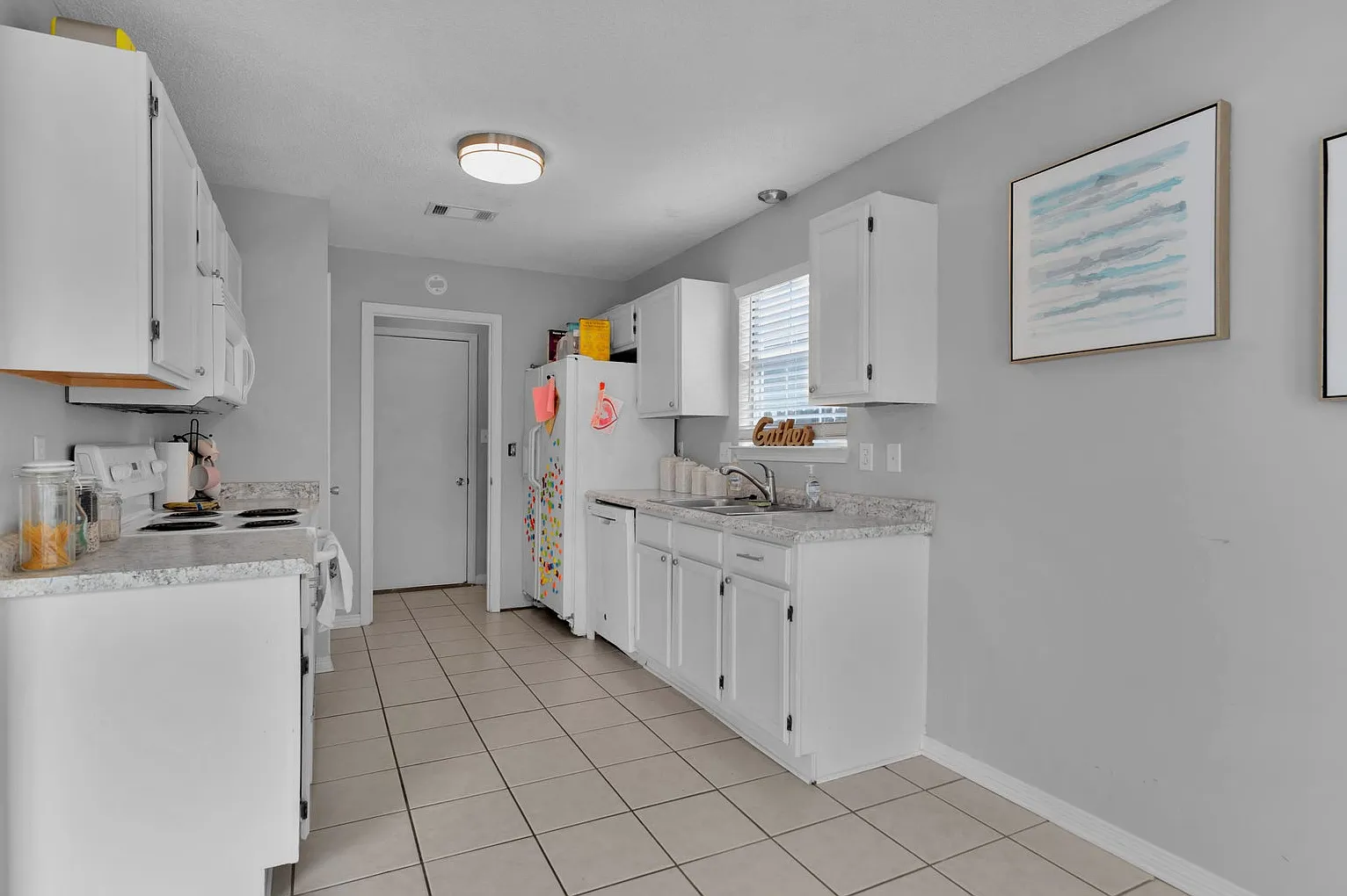 3 bed, 1189 sqft, $2,200 — Photo 3