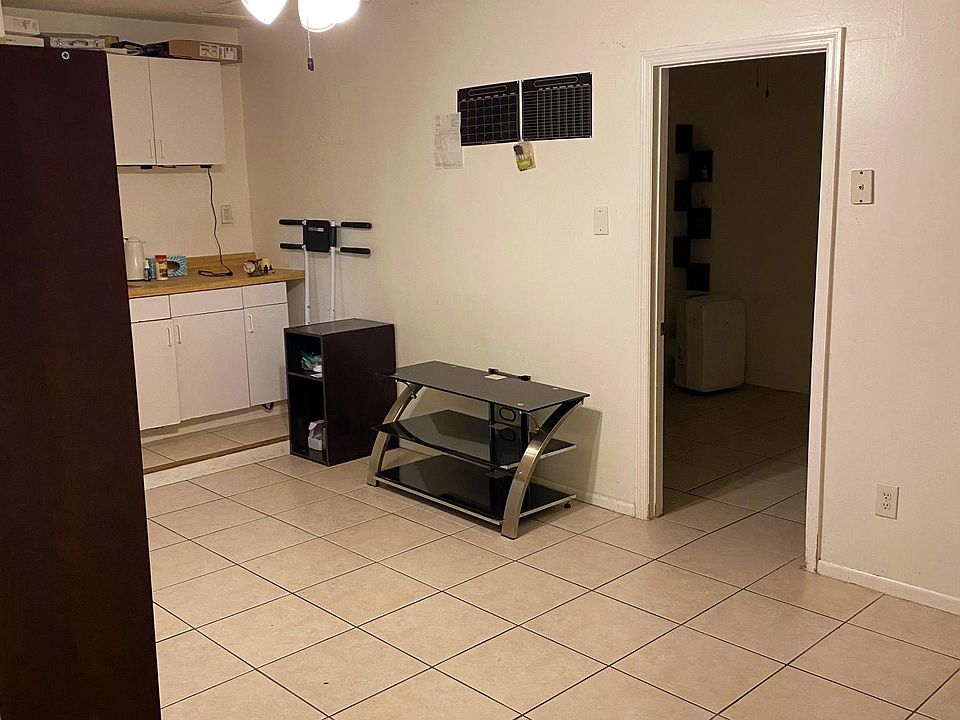 2nd image of 701 N Econlockhatchee Trl