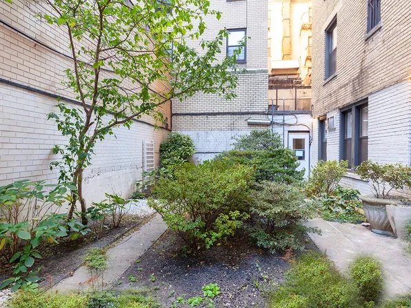 179 East 79th Street 4C image 12 of 12
