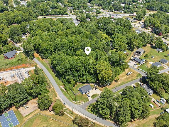 3rd image of 601 Rand Mill Rd