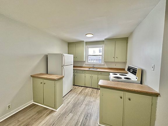 2nd image of 3 Marmora St #1467115