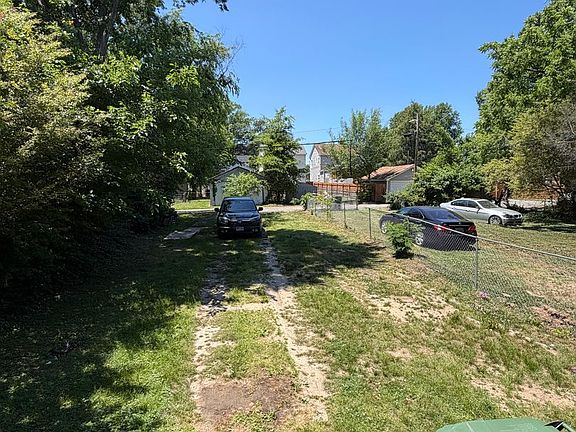 2nd image of 12 E 31st St