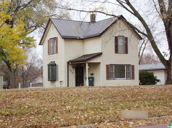 1615 Central Ave, Hawarden, IA 51023