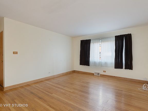 2nd image of 2467 W Balmoral Ave #1S