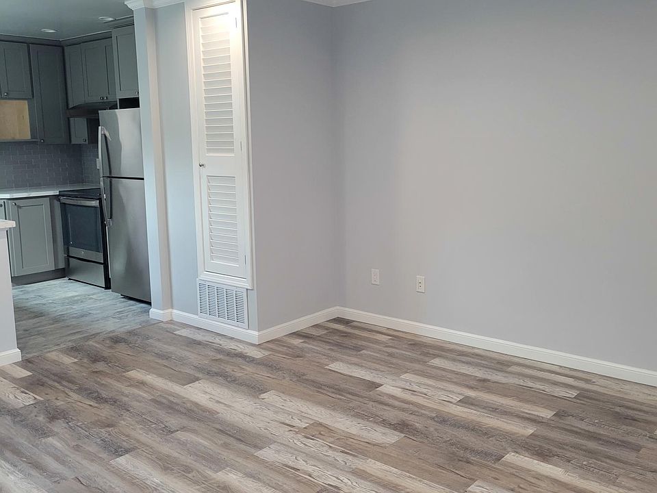 LIVING AND DINING COMBO ROOM