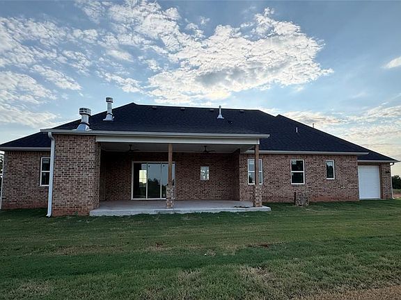 4th image of 1209 Twin Oaks Dr