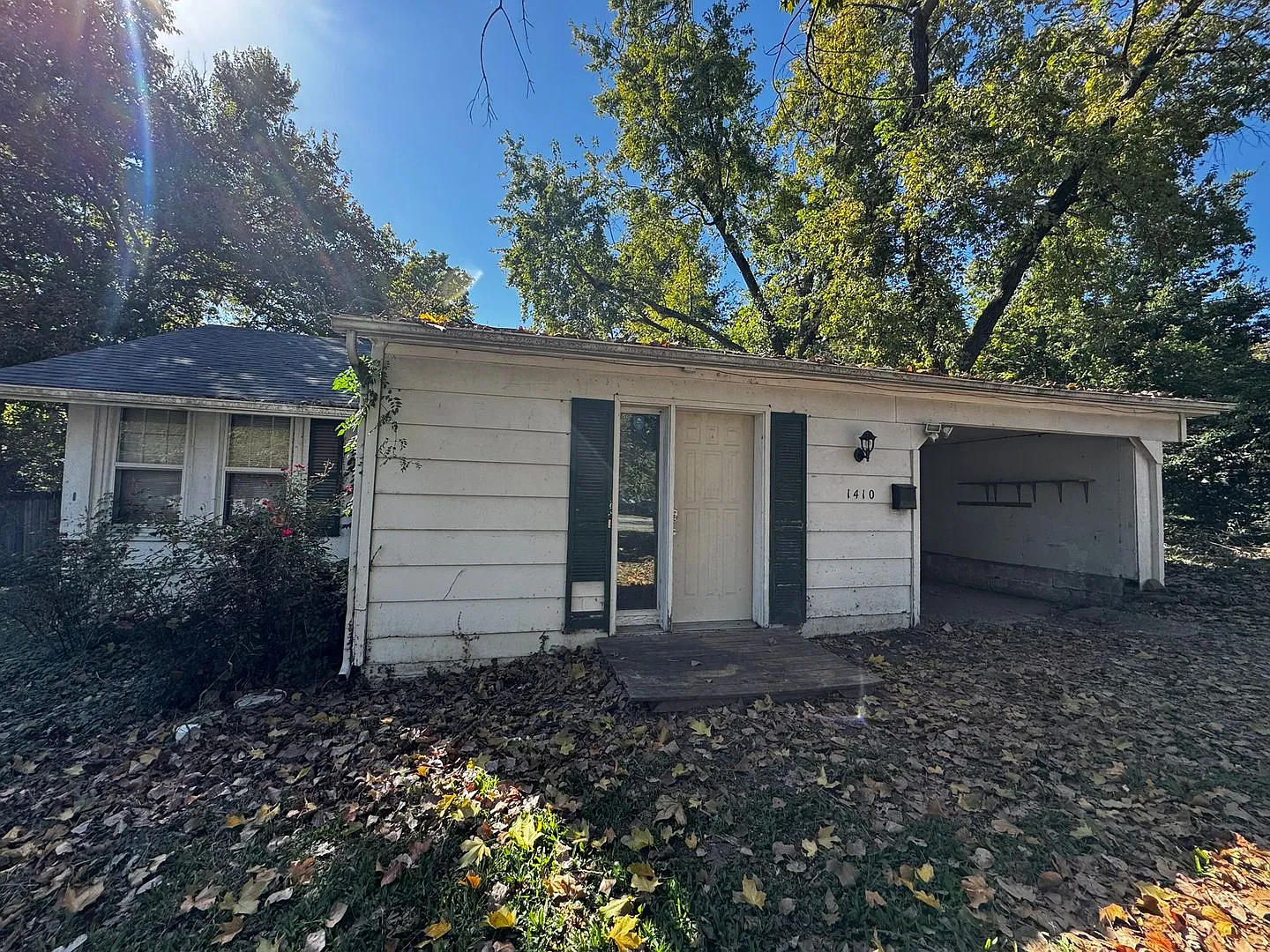 3 Bedroom House w/fenced in yard — Photo 1