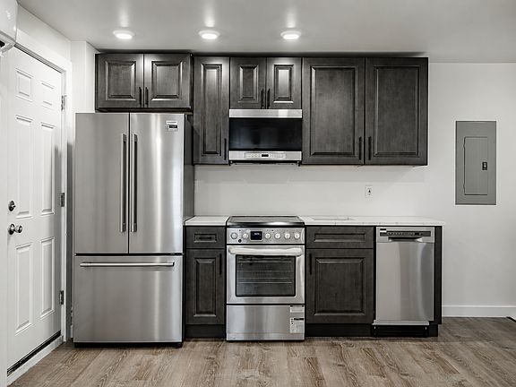 3rd image of 324-326 Darby Rd #3R