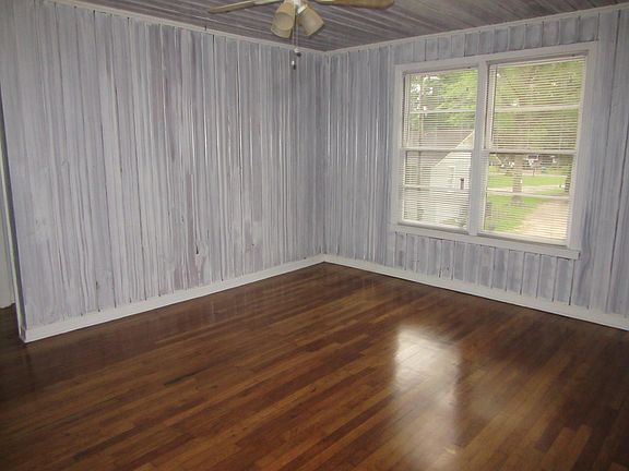 3rd image of 204 1/2 E Mary St APT A