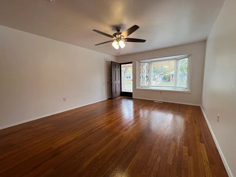 1065 Paddock Dr — Photo 12