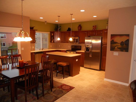 Huge Kitchen - Courian Countertops