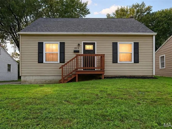 809 Water St, Saint Charles, MO 63301