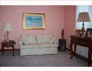 3rd image of 581 Agnes St
