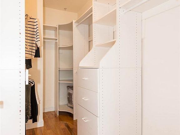 Walk in California Closet
