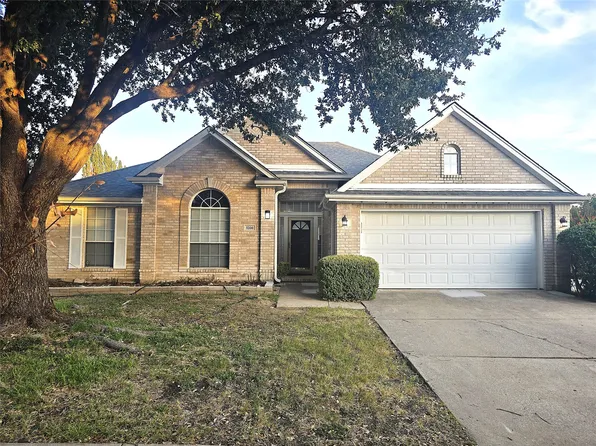 5200 White Hills Dr, Fort Worth, TX 76137