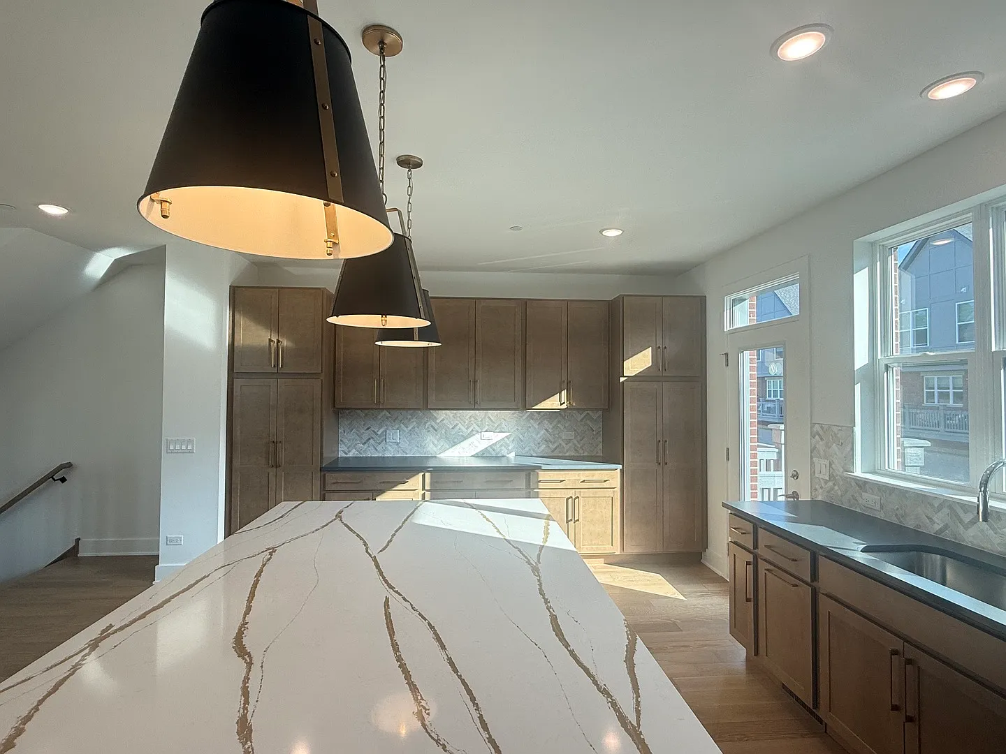 4 bed, 3.5 bath, 2320 sqft, $5,500 — Photo 4