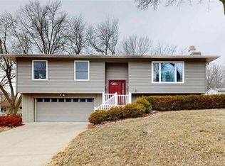 1025 Denbigh Dr, Iowa City, IA 52246