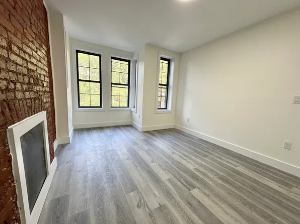 716 Sackett Street image 3 of 12
