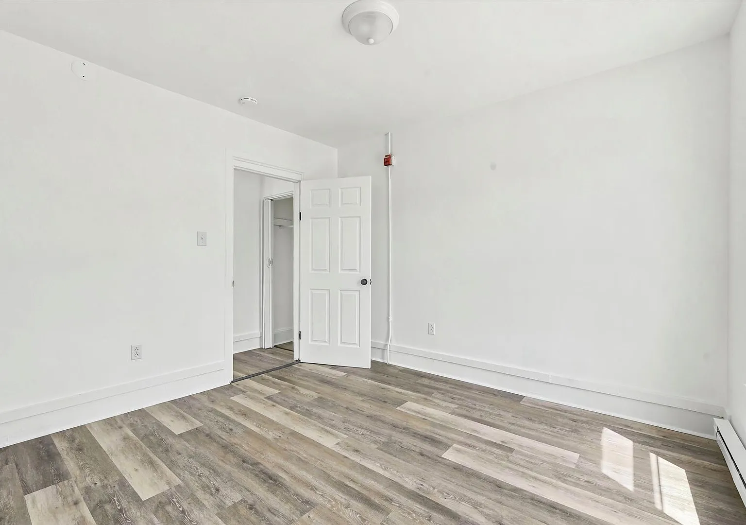 914 Belmont Ave — Photo 1