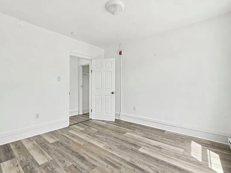 914 Belmont Ave — Photo 1