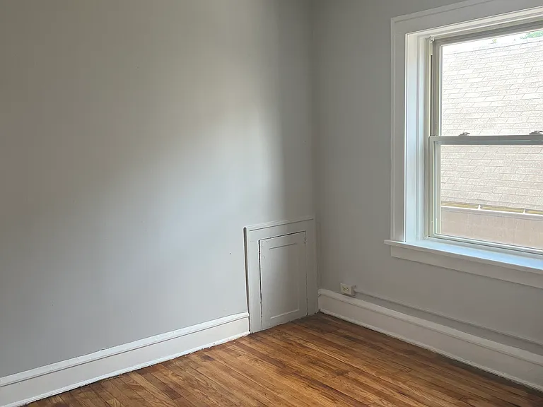 1442 W 110th St #4 — Photo 3