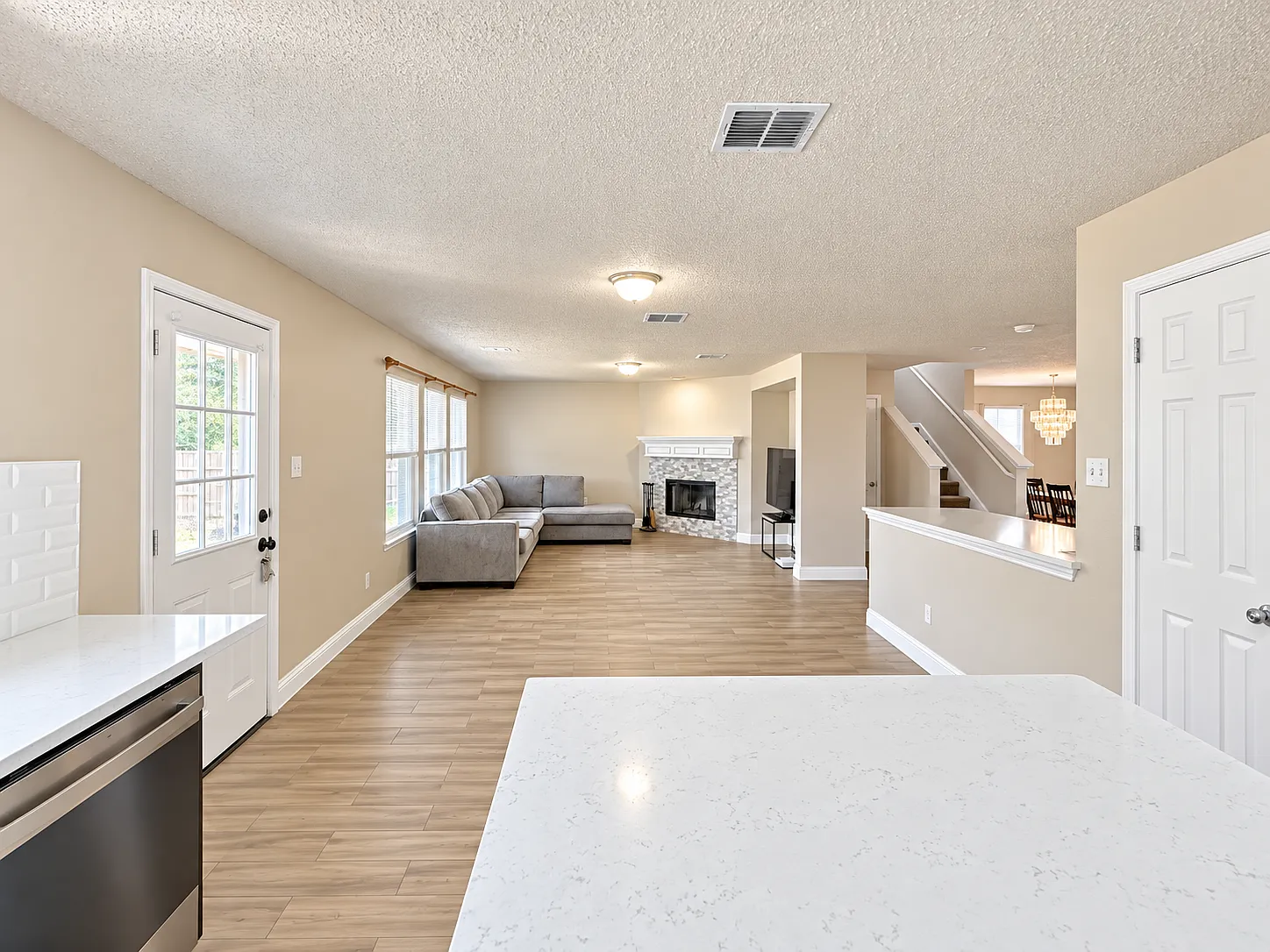 4 bed, 2.5 bath, 3091 sqft, $2,750 — Photo 3