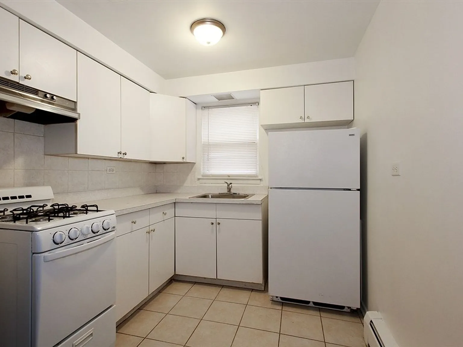 6743 S Oglesby — Photo 3