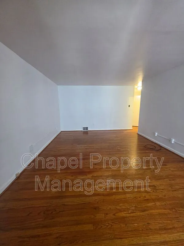 2 bed, 1.0 bath, 1037 sqft, $1,450 — Photo 2