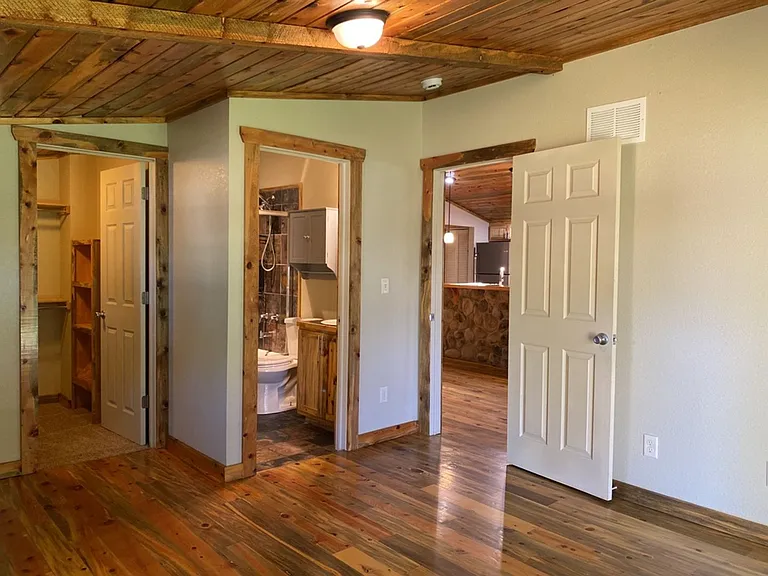 517 Endicott St — Photo 33