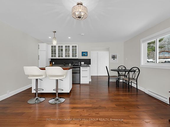 5th image of 220 Robins Point Rd