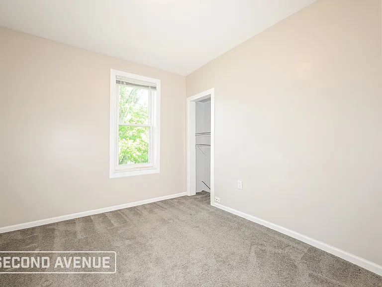 236 Grace Ave — Photo 16