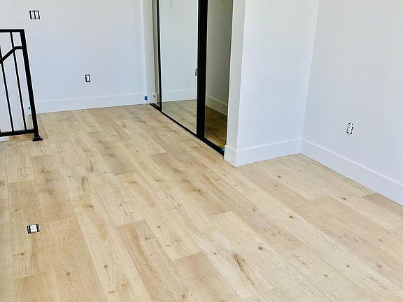 4th image of 6028 Craner Ave #8