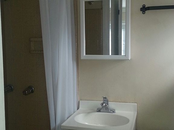 5th image of 205 Laurel Dr