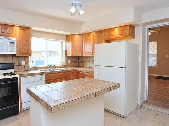5th image of 134 W 33rd St #B