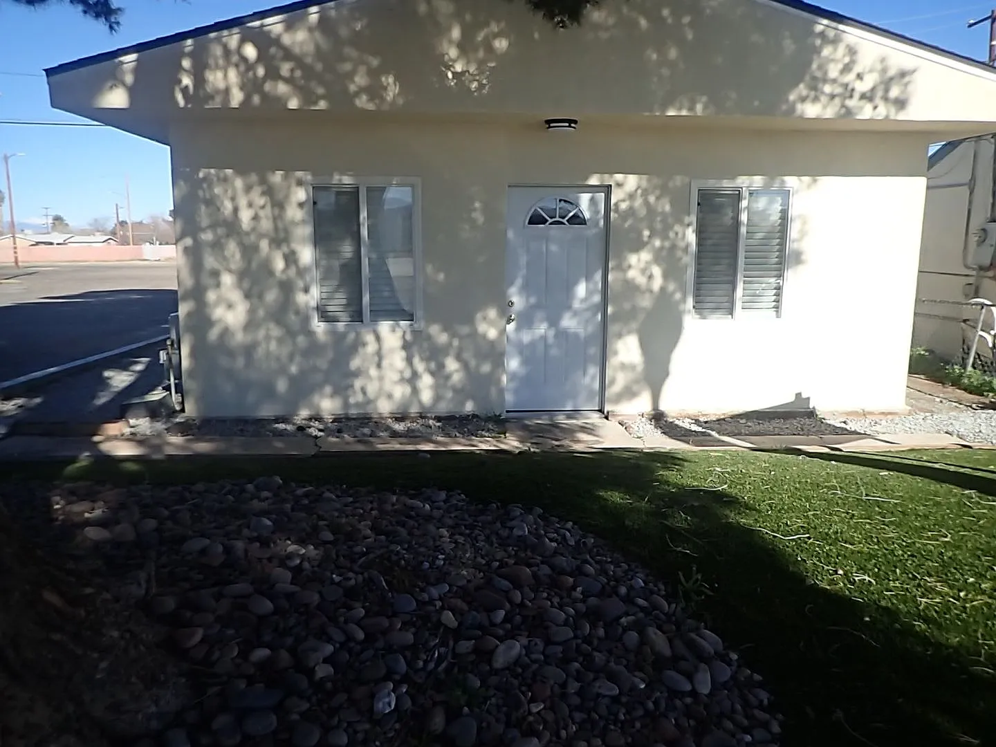 Newly renovated beautiful 1bd/1ba house/commercial space — Photo 2