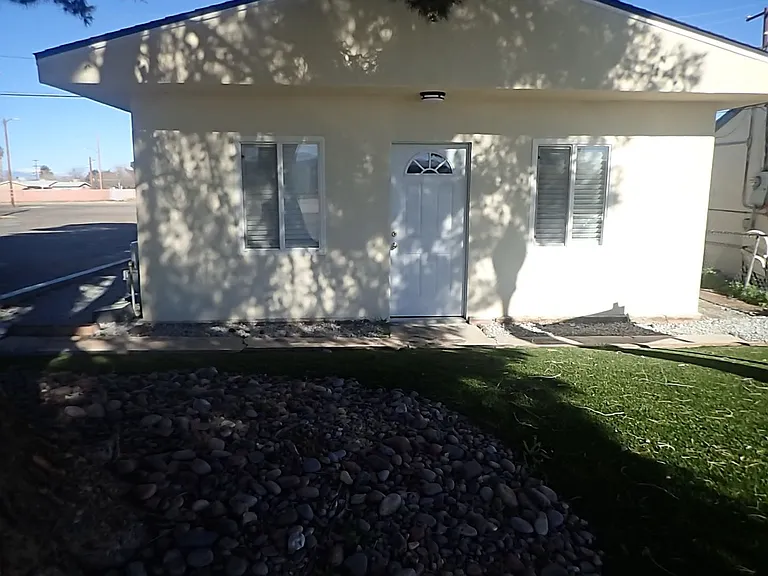 332 W Ridgecrest Blvd — Photo 2