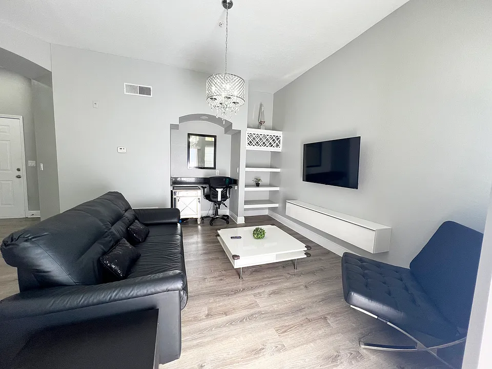 7350 Westpointe Blvd #1435
