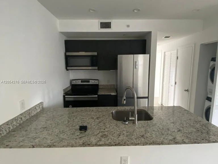 423 E 27th St #201 — Photo 3