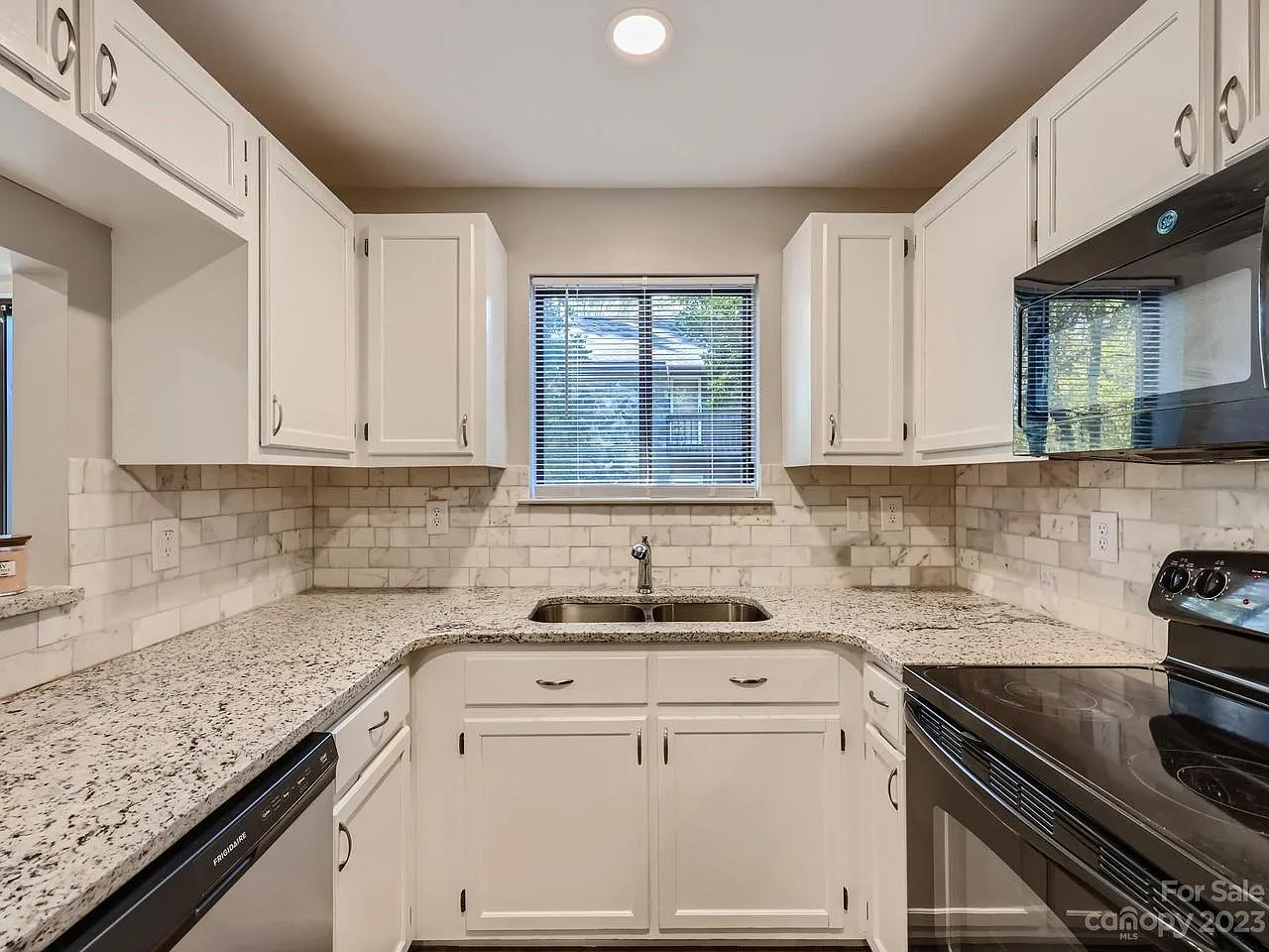 2 bed, 1204 sqft, $1,645 — Photo 2
