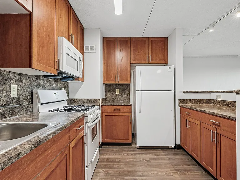 Chateau Student Housing Cooperative — Photo 92