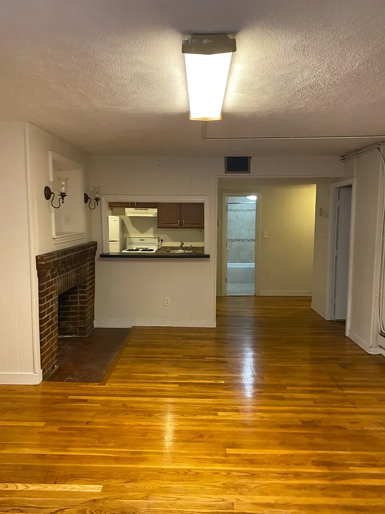 1 bed, 9999 sqft, $2,600 — Photo 2