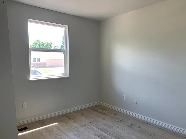 E 117th Way — Photo 9