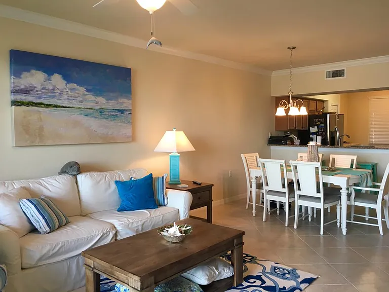 Living Room & Dining Table for 6