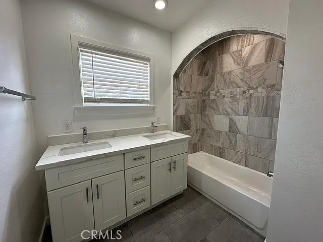 1054 N Euclid Ave — Photo 21